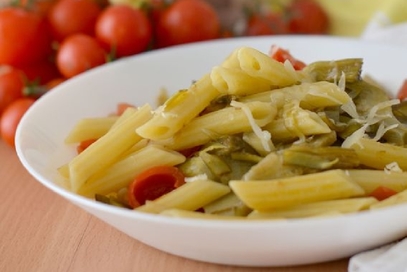 Pasta ai carciofi e pomodorini con caciocavallo