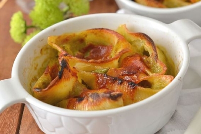 Conchiglioni al forno ripieni di crema di asparagi