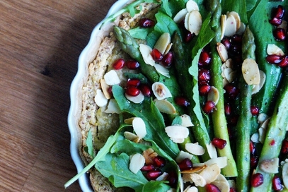 Tarte di miglio con crema di piselli ed asparagi