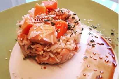 Riso basmati al latte di cocco, salmone e papaya