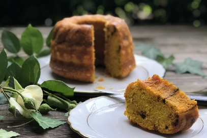 Bundt cake alla curcuma e succo d’arancia