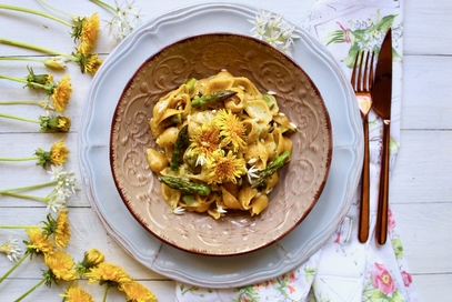 Conchiglie ai fiori di tarassaco e aglio orsino