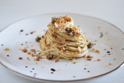 Spaghetti con alici e capperi di salina