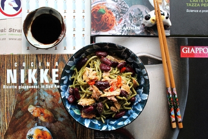 Tagliolini al tè matcha e salmone nikkei