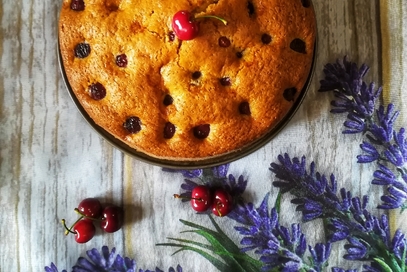 Torta semplice alle ciliegie