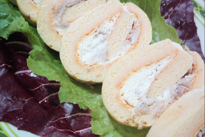 Rotolo di uova farcito