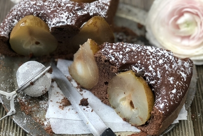 Torta cioccolato, pere e cannella