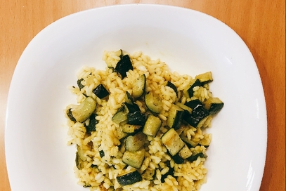 Riso al curry e zucchine