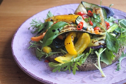 Luna alla canapa con verdure grigliate, glutenfree