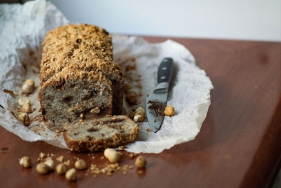 Banana bread con cioccolato e nocciole