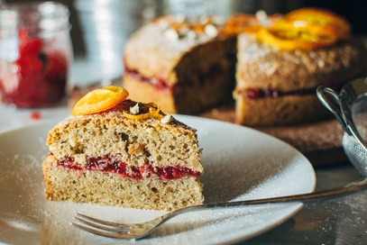 Torta di grano saraceno con mandorle e confettura