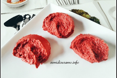 Hummus di rapa rossa e lenticchie