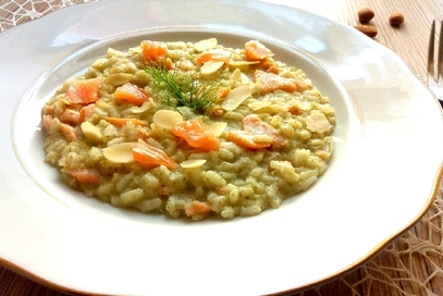 Risotto al salmone con crema di finocchi mandorle