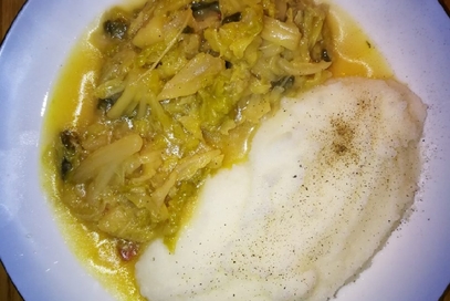 Verza stufata con polenta bianca