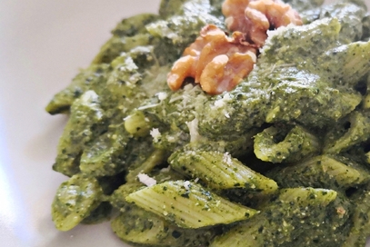 Pasta al pesto di cavolo nero e noci