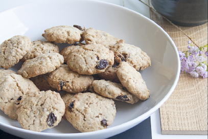 Biscotti al farro, fiocchi d'avena e uvetta sultan