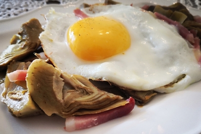 Uova e carciofi