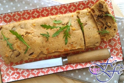 Plumcake di farro alle olive e pomodorini secchi