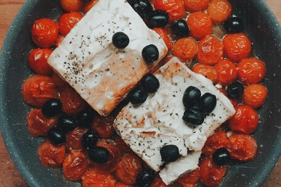 Feta al forno con pomodorini e olive
