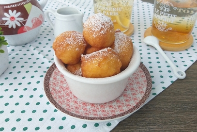 Zeppoline alle mele e yogurt