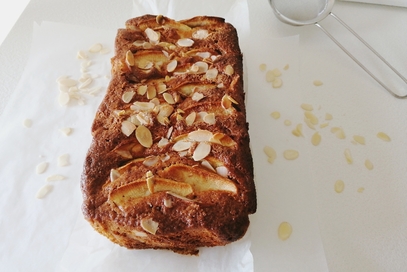 Plumcake light alle mele e mandorle