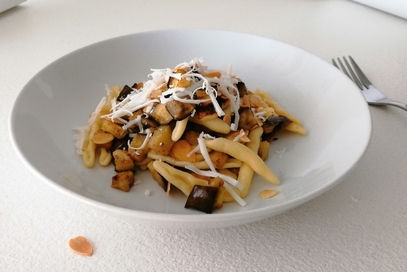 Cicatelli melanzane, mandorle e cacioricotta