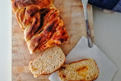 Treccia di pan brioche vegano e composta di arance