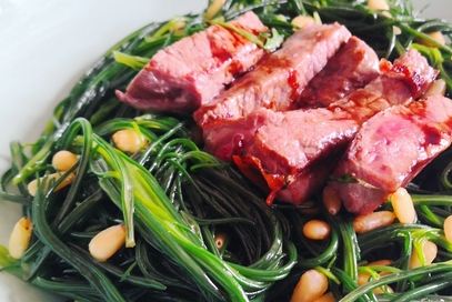 Agretti con pinoli e tagliata di scottona