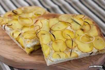 Focaccia patate e formaggio