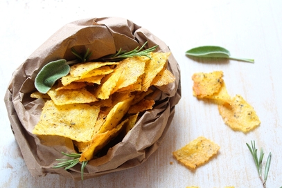 Chips di polenta alle erbe aromatiche