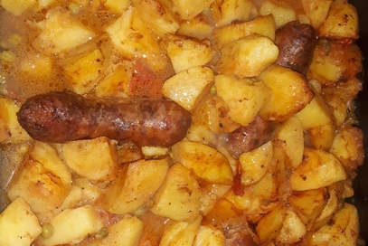 Salsicce con patate al forno