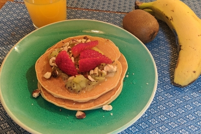 Pancake alla banana senza lievito e coulis di kiwi