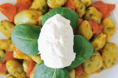 Gnocchi di rucola e piselli tricolore