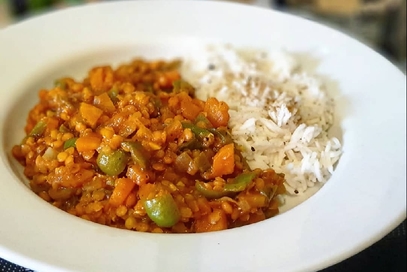 Lenticchie al curry con basmati al cardamomo