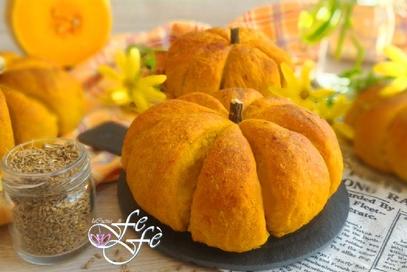 Panini di zucca con semi di anice e liquirizia