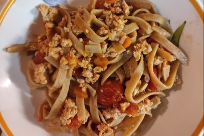 Tagliatelle integrali al ragù di pollo